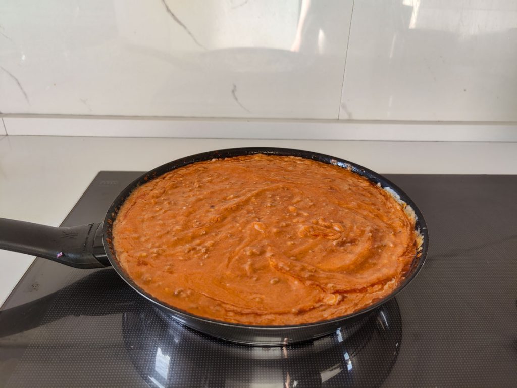 Besciamella sauce and ragù