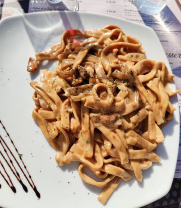 Chestnut tagliatelle with mushrooms