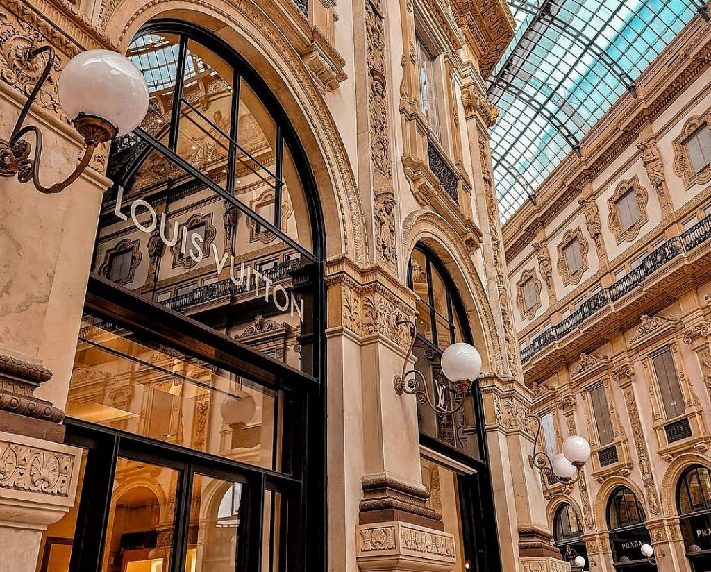 Galleria Vittorio Emanuele II shopping Milan
