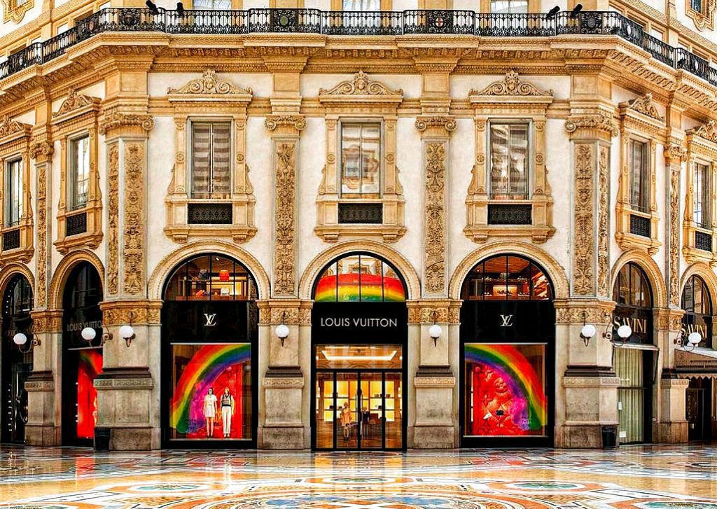 Luxury shops Galleria Vittorio Emanuele II