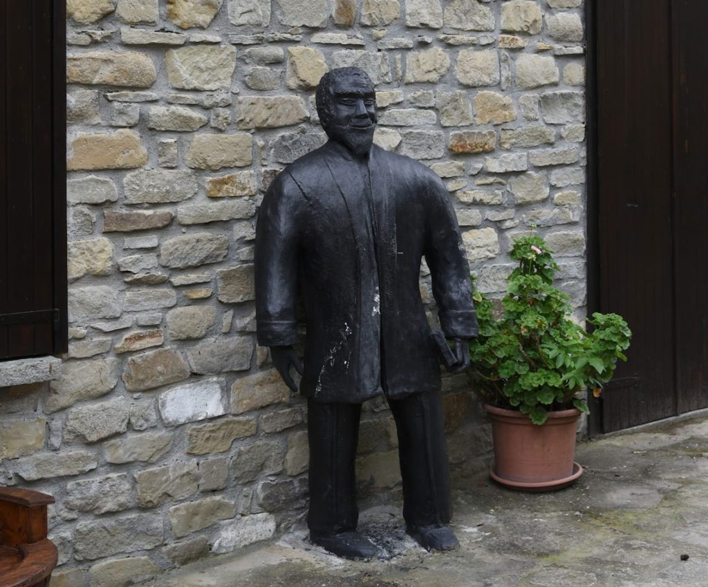 Concrete statue in Montabone village