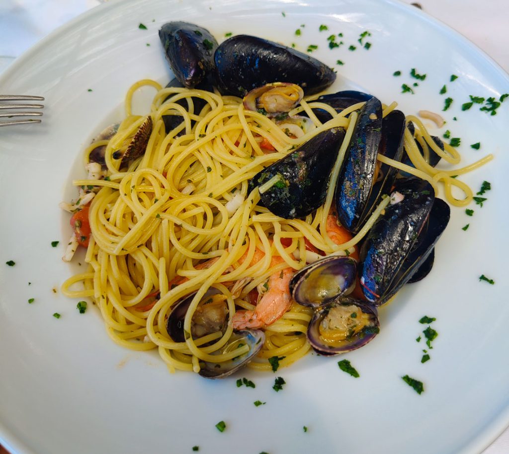 Spaghetti wih seafood - Da Cecio restaurant
