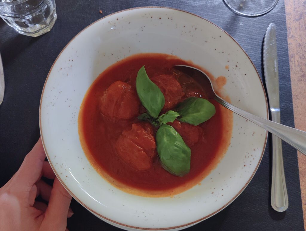 Meatballs of bread with tomato sauce